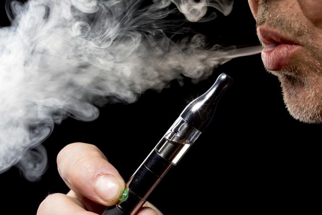 Britanski doktori: Pušaèima dajte e-cigarete